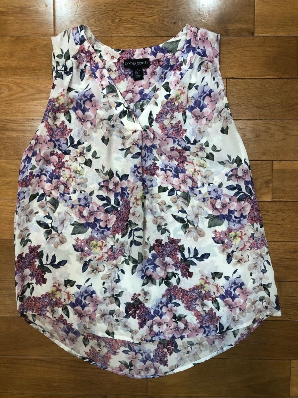 Cynthia Rowley Featherweight Floral V-Neck Blouse Top Pink Purple Multicolor - M